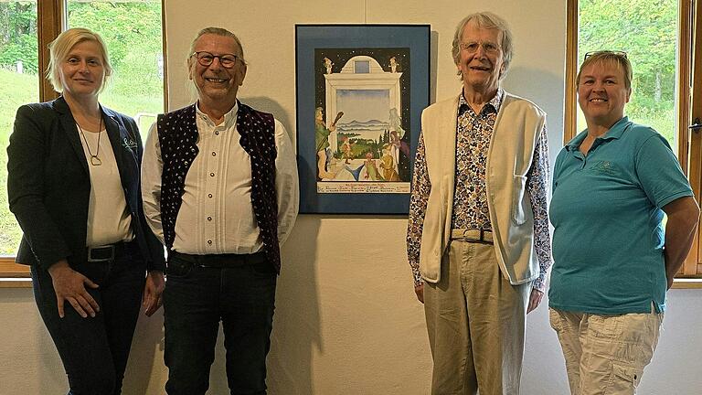 Der Mellrichstädter Künstler Peter Klier stellt seine Rhönbilder im Bruder-Franz-Haus aus. Im Bild (von links) Jeannette Bräutigam von der Rhön GmbH, Klaus Schemmerling, Vorsitzender des Fördervereins Bildung und Kultur, Peter Klier und Carmen Zinsler-Maul vom Team des Bruder-Franz-Hauses bei der Vernissage.