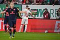 FC Augsburg - FSV Mainz 05       -  Schiedsrichter Sören Storks schaut sich die Foulszene noch einmal an und nimmt den Elfmeter für Augsburg dann zurück.