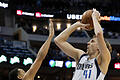 Leistungsträger       -  Gegen die Portland Trail Blazers zeigte sich Dirk Nowitzki (r) von seiner besten Seite und und holte 25 Zähler für die Mavericks. Foto: Tony Gutierrez