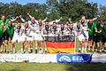 Europameister 2022: Die deutsche Nationalmannschaft mit Fabian Sagstetter (Vierter von links) und Maximilian Lutz (Siebter von links) vom TV Oberndorf.