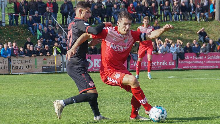 Eine Persönlichkeit als Kapitän: Ben Müller (rechts) und der TSV Aubstadt bestreiten ihr letztes Heimspiel vor der Winterpause gegen Müllers Heimatverein SpVgg Ansbach. Eine Persönlichkeit als Kapitän: Ben Müller (rechts) und der TSV Aubstadt bestreiten ihr letztes Heimspiel vor der Winterpause gegen Müllers Heimatverein SpVgg Ansbach.