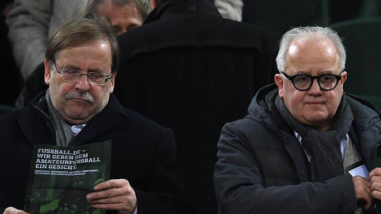 DFB-Vize Rainer Koch (l) will ein Gespräch mit Verbandschef Keller führen. Foto: Federico Gambarini/dpa       -  Rainer Koch (links) und DFB-Präsident Fritz Keller stehen sich unversöhnlich gegenüber