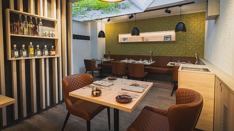 Modernes Ambiente im Gourmetrestaurant „sechzehn15“ im Weißen Rössl in Stralsbach. - Modernes Ambiente im Gourmetrestaurant „sechzehn15“ im Weißen Rössl in Stralsbach. Modernes Ambiente im Gourmetrestaurant „sechzehn15“ im Weißen Rössl in Stralsbach. - Modernes Ambiente im Gourmetrestaurant „sechzehn15“ im Weißen Rössl in Stralsbach.
