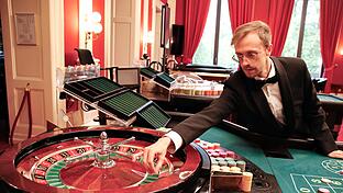 Neuer Croupier in der Spielbank Bad Kissingen       -  Nick H. aus dem Landkreis Schweinfurt arbeitet seit 1. Oktober als Croupier.