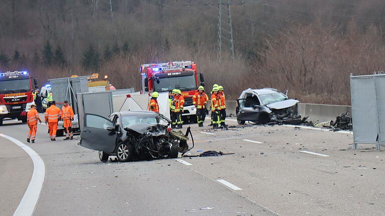 Zwei Tote bei mutmaßlichem Geisterfahrer-Unfall auf A6       -  Zwei Menschen kamen auf der A6 ums Leben.