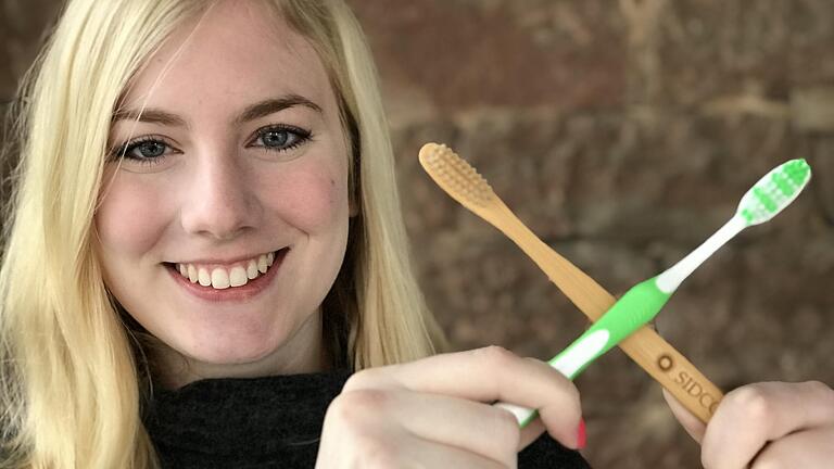 Drei Wochen will ich ohne Plastikmüll leben. Dafür muss die Plastik-Zahnbürste gegen eine plastikfreie eingetauscht werden. Drei Wochen will ich ohne Plastikmüll leben. Dafür muss die Plastik-Zahnbürste gegen eine plastikfreie eingetauscht werden.