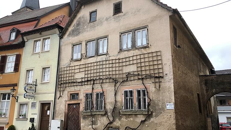 Das altehrwürdige Betty-Stumpf-Haus könnte einer neuen Nutzung zugeführt werden, wenn zum Beispiel die VHS-Verwaltung und das Stadtarchiv hier einziehen. Das altehrwürdige Betty-Stumpf-Haus könnte einer neuen Nutzung zugeführt werden, wenn zum Beispiel die VHS-Verwaltung und das Stadtarchiv hier einziehen.