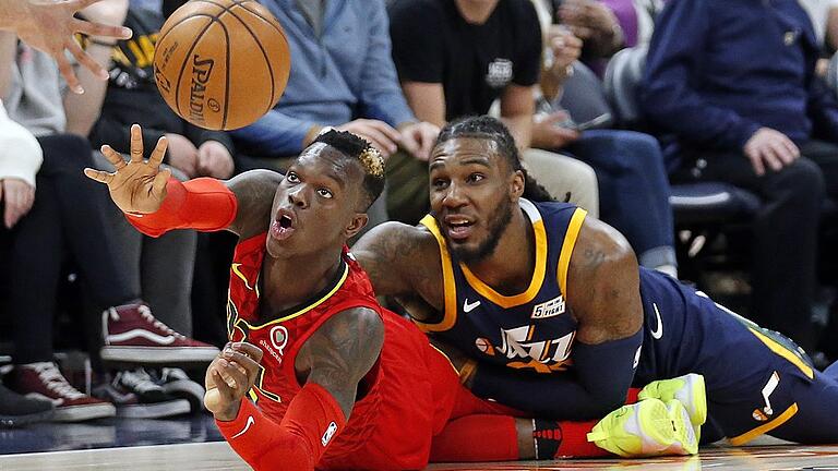 Utah Jazz - Atlanta Hawks       -  Trotz Erfolges in der NBA: Dennis Schröder (in rot) hat seinen Heimatverein Braunschweig nicht vergessen.