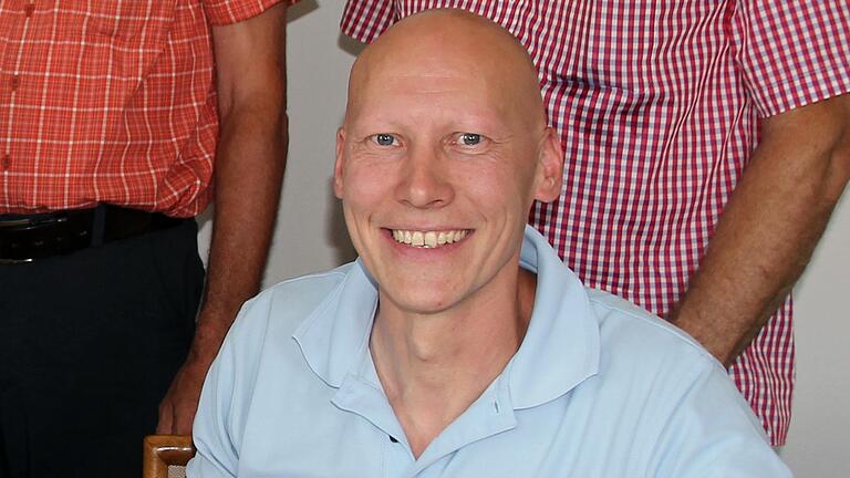Jochen Schenk, seit 1. Juli neuer Revierförster im Gemeinsamen Bürgerwald Gerolzhofen-Dingolshausen und zugleich im Gerolzhöfer Stadtwald, stattete jetzt dem Stadtrat von Gerolzhofen seinen Antrittsbesuch ab. Jochen Schenk, seit 1. Juli neuer Revierförster im Gemeinsamen Bürgerwald Gerolzhofen-Dingolshausen und zugleich im Gerolzhöfer Stadtwald, stattete jetzt dem Stadtrat von Gerolzhofen seinen Antrittsbesuch ab. 