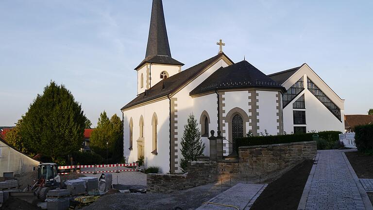 Neue Wege: Derzeit noch eine Baustelle ist der künftige barrierefreie Zugang zum Friedhof Oberwerrn - und aus Sicherheitsgründen gesperrt.