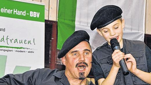 Humoristisch im Einklang: Rolf Herzel und Sohn Julian.