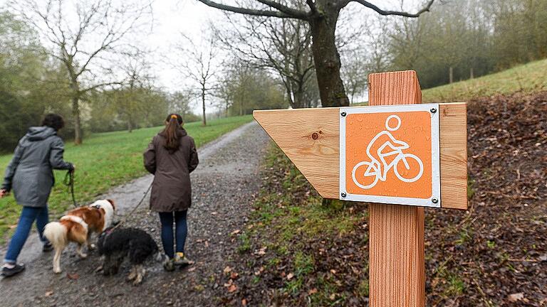 Ärger um die neue Mountainbike-Strecke: Laut Anwohnern an der Lehnleite wurde nicht berücksichtigt, welche Gefahren sie für Kinder, Spaziergänger und Tiere mit sich bringt. Ärger um die neue Mountainbike-Strecke: Laut Anwohnern an der Lehnleite wurde nicht berücksichtigt, welche Gefahren sie für Kinder, Spaziergänger und Tiere mit sich bringt.