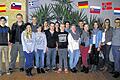 Mit Begeisterung bei der Sache:  20 Schülerinnen und Schüler der Karlstadter Realschule beteiligen sich zurzeit zusammen mit ihren Lehrern (rechts) Thorsten Lippert und Judith Schmitt am Comenius-Projekt MAGIC. Das von der EU geförderte Projekt unterstützt die Kooperation und den kulturellen Austausch zwischen Schulen und Schülern aus verschiedenen europäischen Ländern.