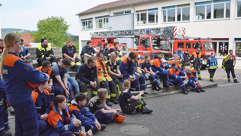 Besprechung beim Berufsfeuerwehrtag in Münnerstadt. - Besprechung beim Berufsfeuerwehrtag in Münnerstadt. Besprechung beim Berufsfeuerwehrtag in Münnerstadt. - Besprechung beim Berufsfeuerwehrtag in Münnerstadt.