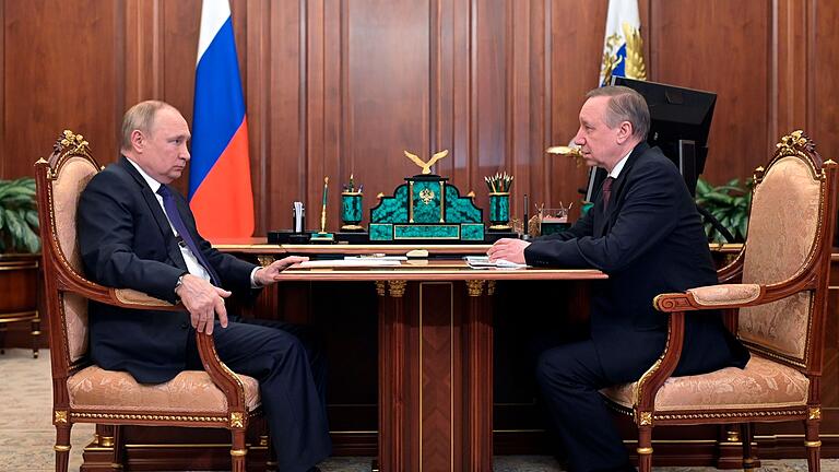 Ukraine-Konflikt - Russischer Präsident Putin - Der russische Präsident Wladimir Putin (links) gilt als Garant dafür, dass in seiner Heimatstadt St. Petersburg der von ihm eingesetzte Gouverneur Alexander Beglow die Kremllinie durchdrückt. (Archivbild) Ukraine-Konflikt - Russischer Präsident Putin - Der russische Präsident Wladimir Putin (links) gilt als Garant dafür, dass in seiner Heimatstadt St. Petersburg der von ihm eingesetzte Gouverneur Alexander Beglow die Kremllinie durchdrückt. (Archivbild)