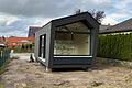 Ein schmaler Grundstücksstreifen genügt zum Aufstellen: Blick ins Innere des Tiny Houses in Abtswind.