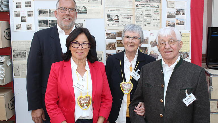 Seit 60 Jahrne gibt es Elektro Müller in Geiselwind. Zur Feierstunde durften (von rechts) Senior und Gründer Fritz Müller, seine Frau Berta, sowie Tochter Doris Müller-Kern und ihr Mann Reinhold viele Gäste begrüßen. Seit 60 Jahrne gibt es Elektro Müller in Geiselwind. Zur Feierstunde durften (von rechts) Senior und Gründer Fritz Müller, seine Frau Berta, sowie Tochter Doris Müller-Kern und ihr Mann Reinhold viele Gäste begrüßen.