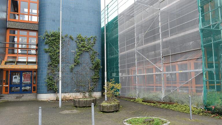 Am Bad Neustädter Rhön-Gymnasium wird auch Jahre nach dem Start der Generalsanierung noch fleißig gewerkelt.