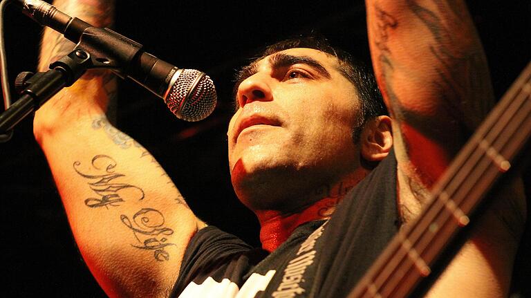 Auch Hochkaräter der Hardcore-Szene wie die New Yorker Band Agnostic Front waren schon im Stattbahnhof, im Bild Bassist Mike Gallo. Auch Hochkaräter der Hardcore-Szene wie die New Yorker Band Agnostic Front waren schon im Stattbahnhof, im Bild Bassist Mike Gallo.