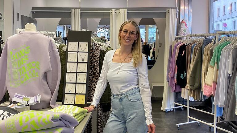 Das Bekleidungsgeschäft 'Underground' in der Siebenbrückleinsgasse in Schweinfurt hat unter der neuen Inhaberin Denise Hild Anfang Februar wiedereröffnet. Das Bekleidungsgeschäft 'Underground' in der Siebenbrückleinsgasse in Schweinfurt hat unter der neuen Inhaberin Denise Hild Anfang Februar wiedereröffnet.