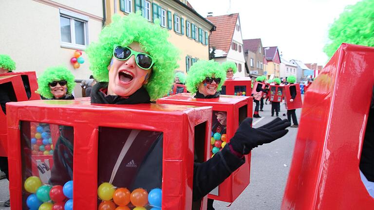 23 Gruppen beteiligten sich am großen Faschingszug in Poppenlauer.Heike Beudert - 23 Gruppen beteiligten sich am großen Faschingszug in Poppenlauer.Heike Beudert 23 Gruppen beteiligten sich am großen Faschingszug in Poppenlauer.Heike Beudert - 23 Gruppen beteiligten sich am großen Faschingszug in Poppenlauer.Heike Beudert