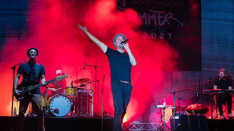 Impressionen vom Konzert von Jan Josef Liefers und Radio Doria auf der Open-Air-Bühne auf dem Kessler Field.