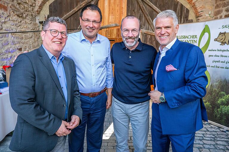 Parteifreunde unter sich (von links): Der frisch gebackene Europaabgeordnete Stefan Köhler, Innenstaatssekretär Sandro Kirchner, Manfred Weber und Steffen Vogel. Parteifreunde unter sich (von links): Der frisch gebackene Europaabgeordnete Stefan Köhler, Innenstaatssekretär Sandro Kirchner, Manfred Weber und Steffen Vogel. 