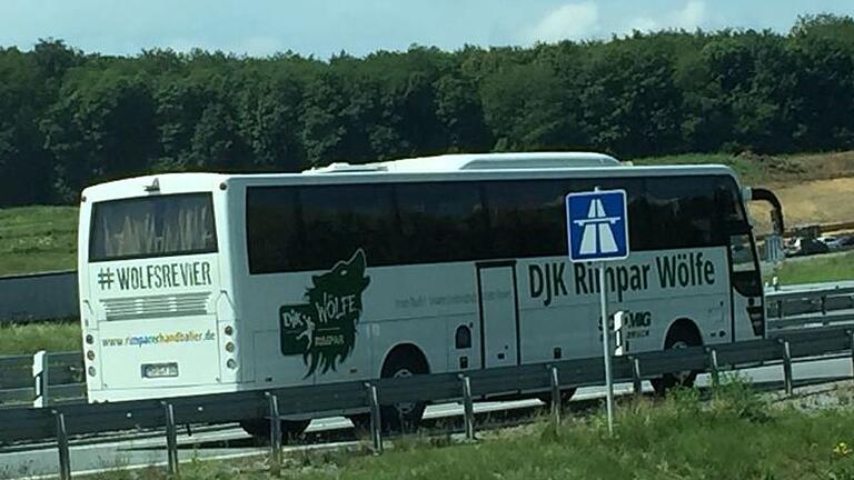 Der Mannschaftsbus von Handball-Zweitligist DJK Rimpar Wölfe von 2015 bis 2018.