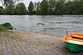 Am Samstag ist in Eltmann an der Mainlände ein fahrerloser Audi in den Main gerollt. Dank des beherzten Eingreifens von Nachbarn konnte der Wagen aus dem Wasser gezogen werden, bevor er gänzlich versunken und von den Fluten abgetrieben worden wäre.