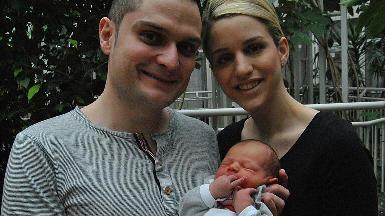 Christiane und André Link mit Sohn Emilian kurz nach dessen Geburt im Jahr 2016. Schon damals war sein besonderer Geburtstag Thema. Christiane und André Link mit Sohn Emilian kurz nach dessen Geburt im Jahr 2016. Schon damals war sein besonderer Geburtstag Thema. 