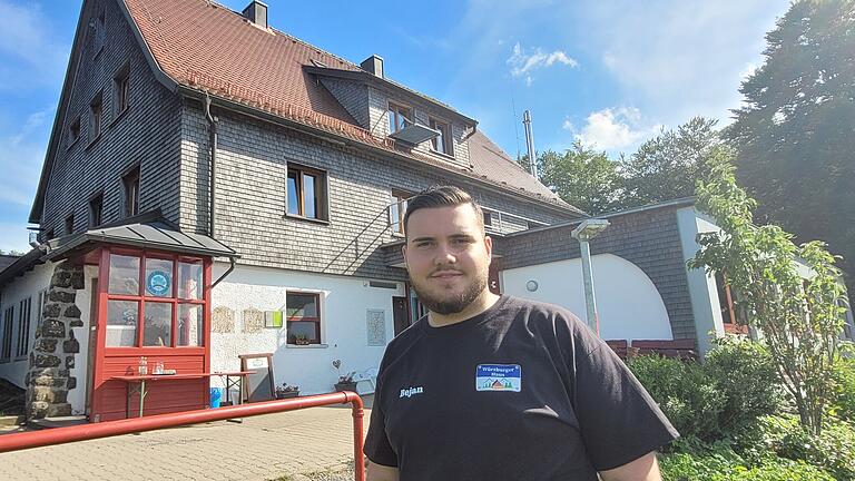 Würzburger Haus bei Geroda: Pächter stellt sich vor       -  Seit zwei Wochen betreibt Bejan Mustafi Gastronomie und Unterbringung im Würzburger Haus. Das Geschäft läuft gut an.