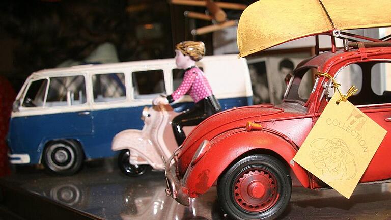 Natürlich zieren auch Oldtimer in Mini-Format das Museum. Natürlich zieren auch Oldtimer in Mini-Format das Museum.