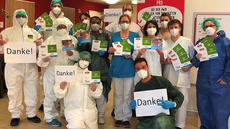 Riesig war bei den Pflegekräften im Würzburger AWO-Pflegeheim, dem Hans-Sponsel-Haus, die Freude über die Geschenkgutscheine der Pflegedank-Stiftung. Riesig war bei den Pflegekräften im Würzburger AWO-Pflegeheim, dem Hans-Sponsel-Haus, die Freude über die Geschenkgutscheine der Pflegedank-Stiftung.
