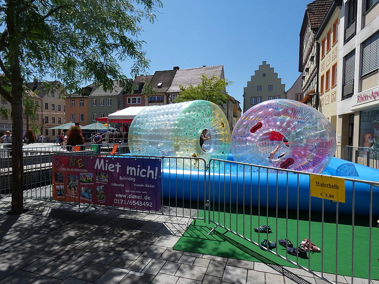 'Waterballs' heißt ein neues Spiel, in dem sich die Kinder von Herzen tummeln können