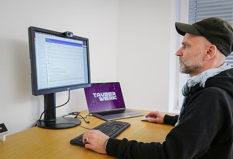 Peter Schömig ist Marken-Designer und hat die visuelle Gestaltung des Tauberwerks übernommen. Peter Schömig ist Marken-Designer und hat die visuelle Gestaltung des Tauberwerks übernommen.