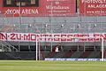 Bei Heimspielen der Würzburger Kickers hängt stets ein großes Banner 'Nein zu Montagsspielen', auch wenn die Rothosen selbst gar nicht Montags antreten müssen.