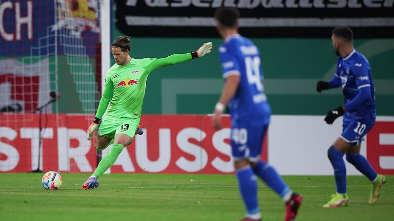 RB Leipzig - TSG 1899 Hoffenheim - Die Fans auf den Tribünen senken nach dem Vorfall vor dem Stadion die Lautstärke. RB Leipzig - TSG 1899 Hoffenheim - Die Fans auf den Tribünen senken nach dem Vorfall vor dem Stadion die Lautstärke.