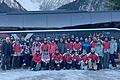 Im Bild: Skifahrer, Snowboarder und Wanderinnen aus Schallfeld bei einem glücklichen Skiwochenende im Montafon.