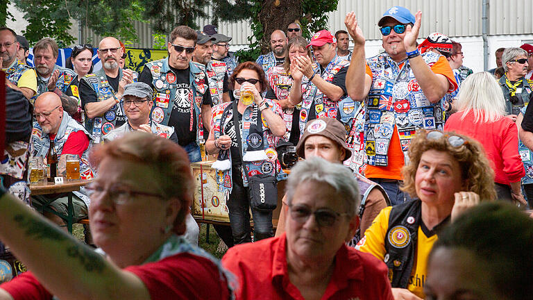 Zum ersten mal nach der Pandemie fand wieder das große Kuttentreffen bei der freien Turnerschaft in Würzburg statt. Rund 230 Kuttenfans waren bei der Veranstaltung am Samstag, 11. Juni 2022 aus ganz Deutschland vertreten.