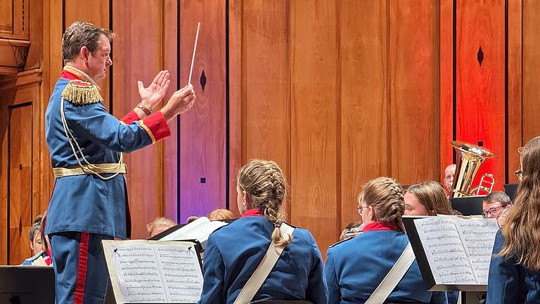 Konzert von Jugendmusikkorps und Städtischer Musikschule Bad Kissingen - Konzert von Jugendmusikkorps und Städtischer Musikschule Bad Kissingen Konzert von Jugendmusikkorps und Städtischer Musikschule Bad Kissingen - Konzert von Jugendmusikkorps und Städtischer Musikschule Bad Kissingen