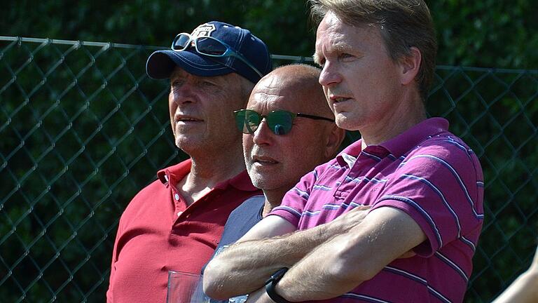 Auch Abtswinds vormaliger Trainer Petr &Scaron;karabela (rechts) war unter den 800 Zuschauern in Vach.