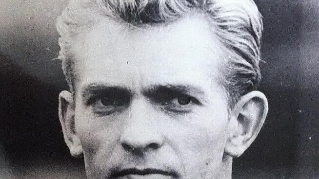 Helmuth Kraus im Trikot der Frankfurter Eintracht. Helmuth Kraus im Trikot der Frankfurter Eintracht.