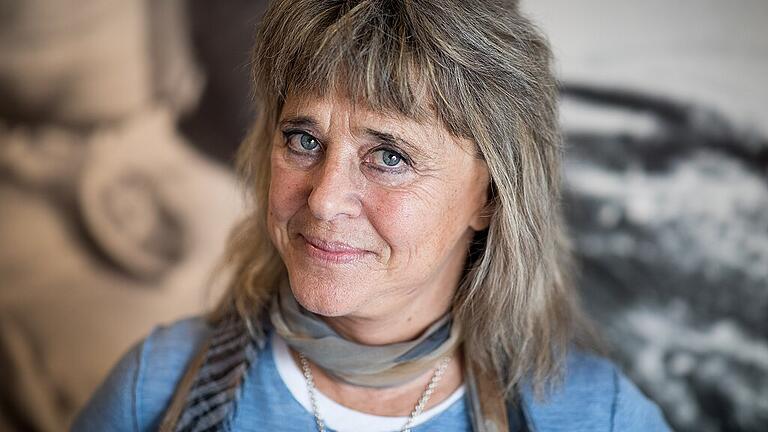 Rocksängerin Suzi Quatro       -  In der Plattenszene machte die 1,57 Meter kleine und als weibliche &bdquo;Elvis- Presley-Kopie&ldquo; bezeichnete Suzi Quatro erstmals 1973 auf sich aufmerksam: Gleich ihre erste Single &bdquo;Can The Can&ldquo; schoss an die Spitze der britischen Charts und sorgte weltweit für Aufsehen. Am 5. Juni 2020 gastiert sie beim &bdquo;Open Air Schloss Oberschwappach&ldquo;.