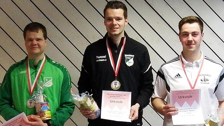 Pascal Schneider (Mitte) löste Sebastian Dieterich (links) als Kreismeister ab. Auf dem dritten Platz landete Pascal Schreiner (rechts). Pascal Schneider (Mitte) löste Sebastian Dieterich (links) als Kreismeister ab. Auf dem dritten Platz landete Pascal Schreiner (rechts).
