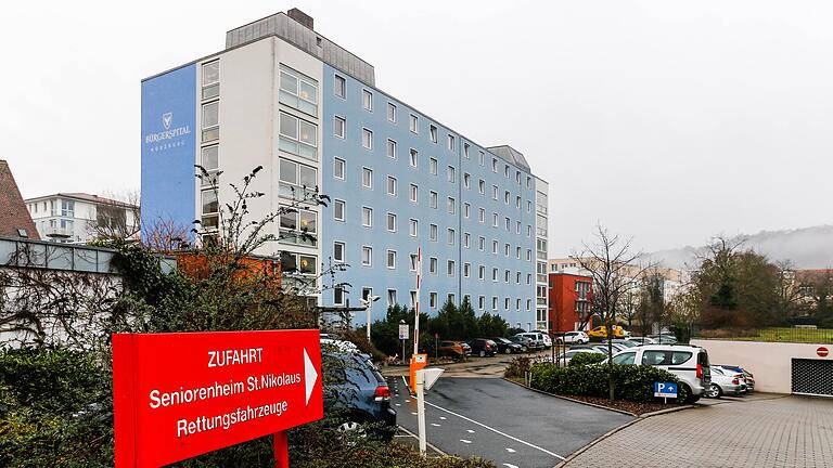 Eine Nachuntersuchung hat ergeben, dass sieben Mitarbeiter des Seniorenheims St. Nikolaus falsch-positiv auf das Corona-Virus getestet wurden. Eine Nachuntersuchung hat ergeben, dass sieben Mitarbeiter des Seniorenheims St. Nikolaus falsch-positiv auf das Corona-Virus getestet wurden.