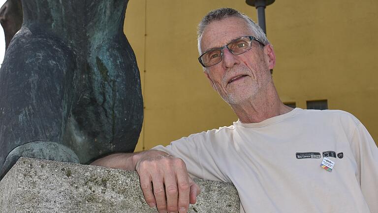 'Unter 20 Mitglieder, aber ein breiterer Unterstützungskreis', so Manfred Setter über die Situation der Kleinpartei MLPD in Schweinfurt. Der 69-Jährige, hier am Berliner Platz am Bergl, tritt für die Marxistisch-Leninistische Partei Deutschlands im Wahlkreis Schweinfurt/Kitzingen als Direktkandidat an.&nbsp;