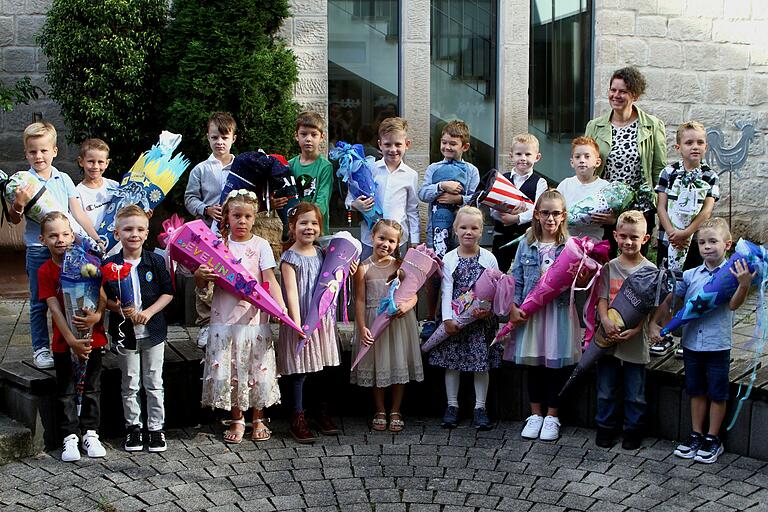 In die Klasse 1b der Grundschule Eltmann mit Lehrerin Katharina Finster gehen 17 Schüler, aufgeteilt in zwölf Jungen und fünf Mädchen. In die Klasse 1b der Grundschule Eltmann mit Lehrerin Katharina Finster gehen 17 Schüler, aufgeteilt in zwölf Jungen und fünf Mädchen.