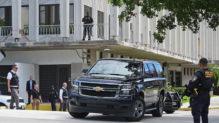 Neue Anklage gegen mutmaßlichen Trump-Attentäter       -  Nach einer Anhörung wurde entschieden, dass der mutmaßliche Trump-Attentäter in Haft bleibt. (Archivbild)