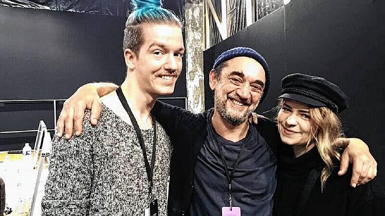 Matthias Herzberg (links) und Anna Dömling mit Eugene Souleiman, Global Creative Direktor von Wella für Styling. Matthias Herzberg (links) und Anna Dömling mit Eugene Souleiman, Global Creative Direktor von Wella für Styling.