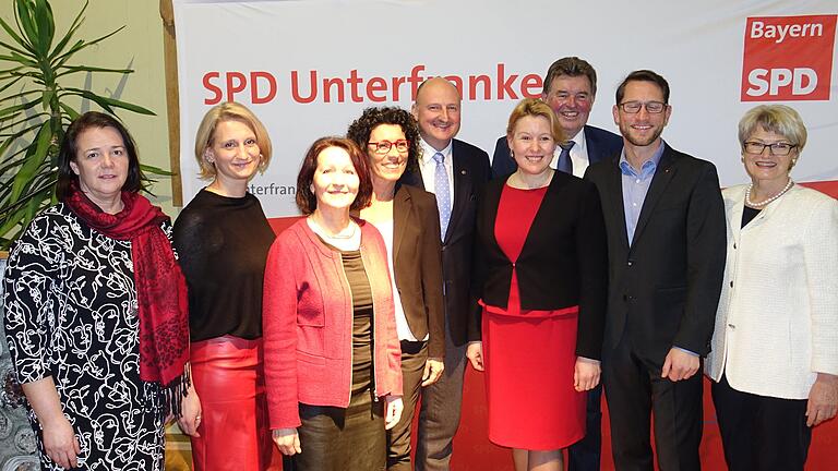Ehrengast beim Neujahrsempfang der SPD Main-Spessart in Karlstadt war Bundesministerin Franziska Giffey (Sechste von links), hier mit Monika Poracky, Pamela Nembach, Martha Bolkart-Mühlrath, Helga Raab-Wasse, Bernd Rützel, Harald Schneider, Sven Gottschalk und Heidi Wright. Ehrengast beim Neujahrsempfang der SPD Main-Spessart in Karlstadt war Bundesministerin Franziska Giffey (Sechste von links), hier mit Monika Poracky, Pamela Nembach, Martha Bolkart-Mühlrath, Helga Raab-Wasse, Bernd Rützel, Harald Schneider, Sven Gottschalk und Heidi Wright.